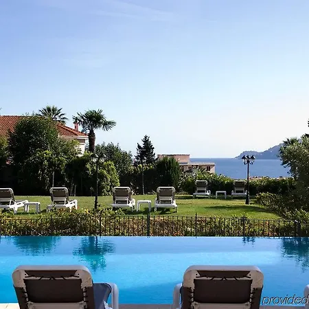 Ξενοδοχείο Chateau De La Tour 4*