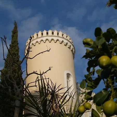 Hotell Chateau De La Tour